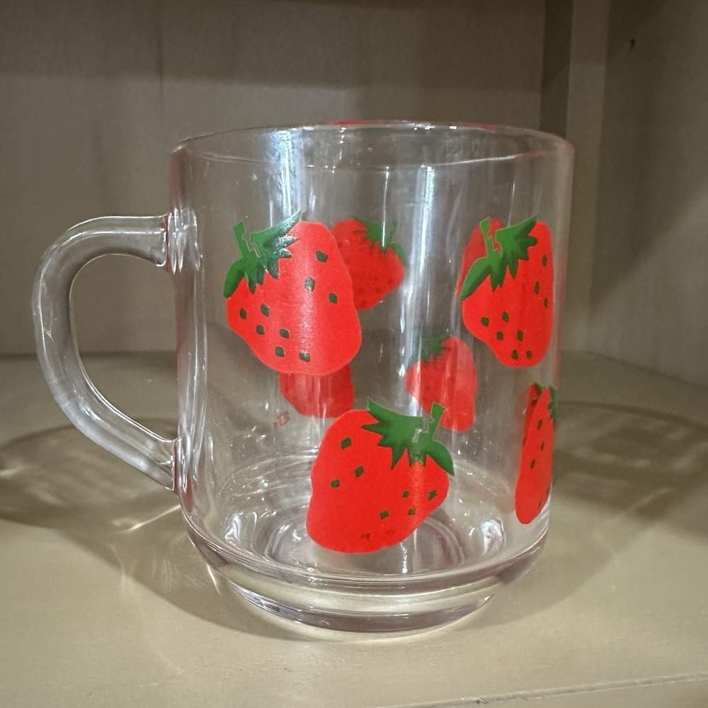 Vintage 70s Luminarc Clear Glass Mug Strawberry Made France - Grannycore Cottage